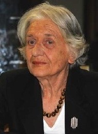 Elena Gianini Belotti è nata a Roma. E&#39; autrice di saggi e romanzi, tra cui Dalla parte delle bambine (1973); Amore e pregiudizio (1988); Adagio un poco ... - gianinibelotti